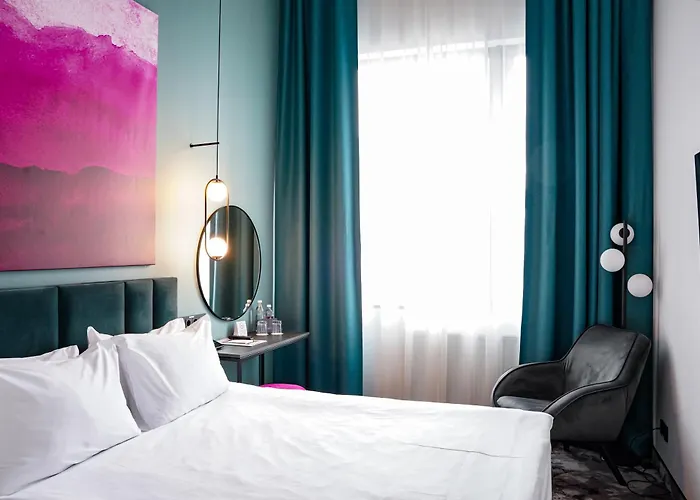 Готель Loop 4*